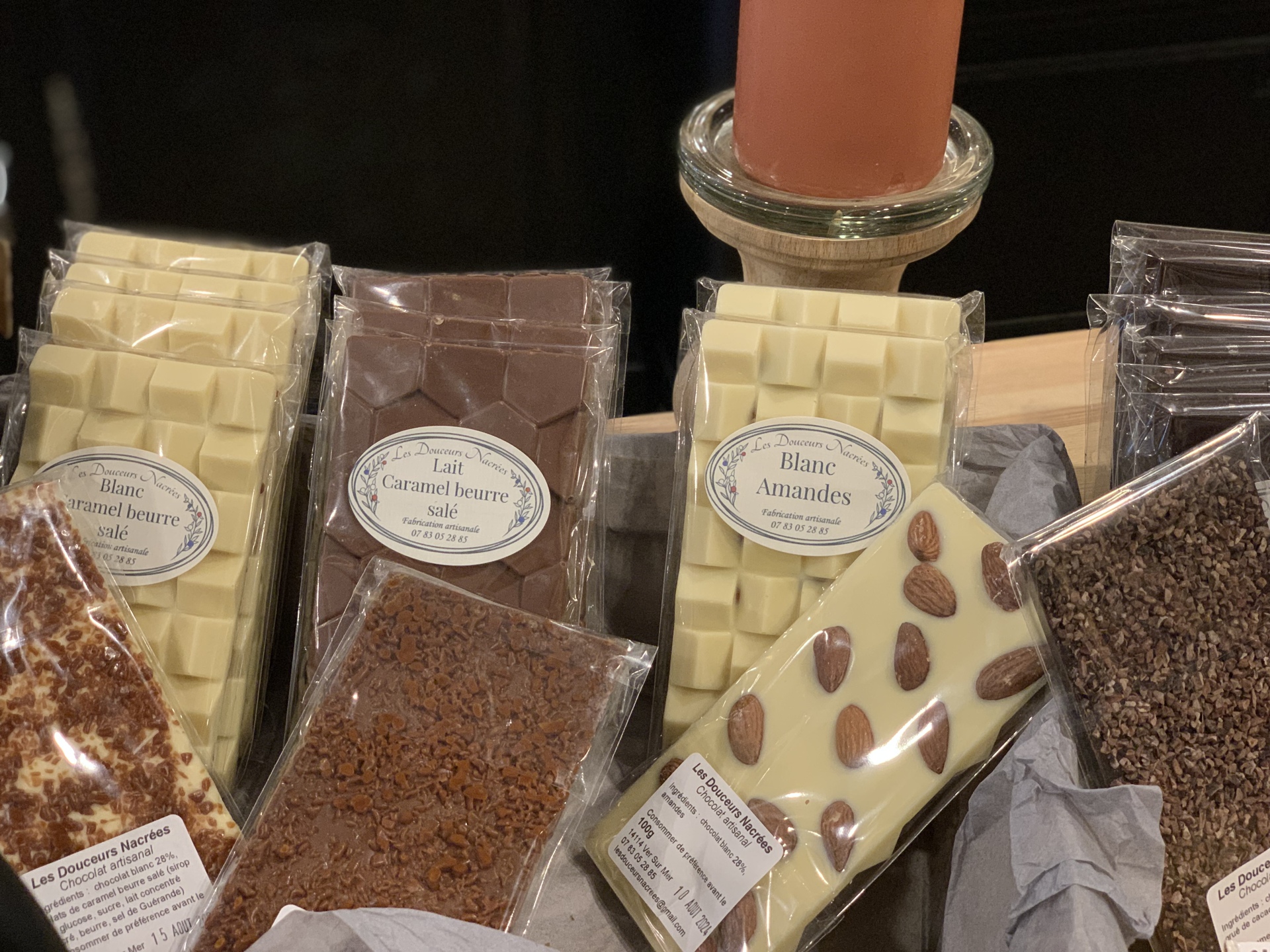 L'Armoire Gourmande propose toute l'année les délicieux chocolats de Douceurs Nacrées, fabriqués à Ver-sur-Mer.